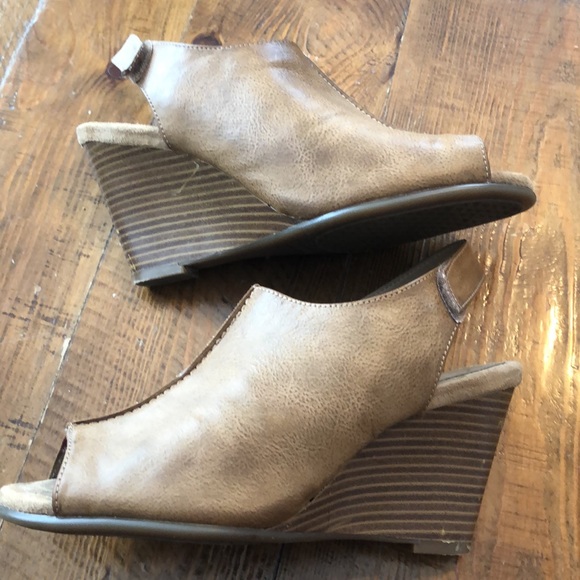 Aerosoles Heelrest "Up Close" Peep Toe Slingback Wedge Sandals 8.5 - Picture 4 of 8